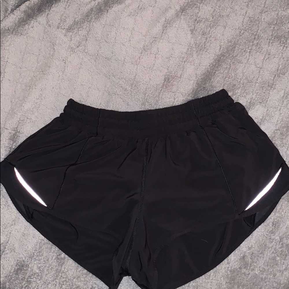 Lululemon Hotty Hot Short II 2.5’’
